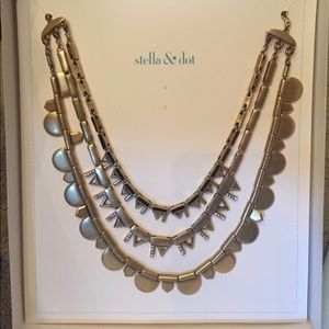 Stella and Dot Plume necklace
